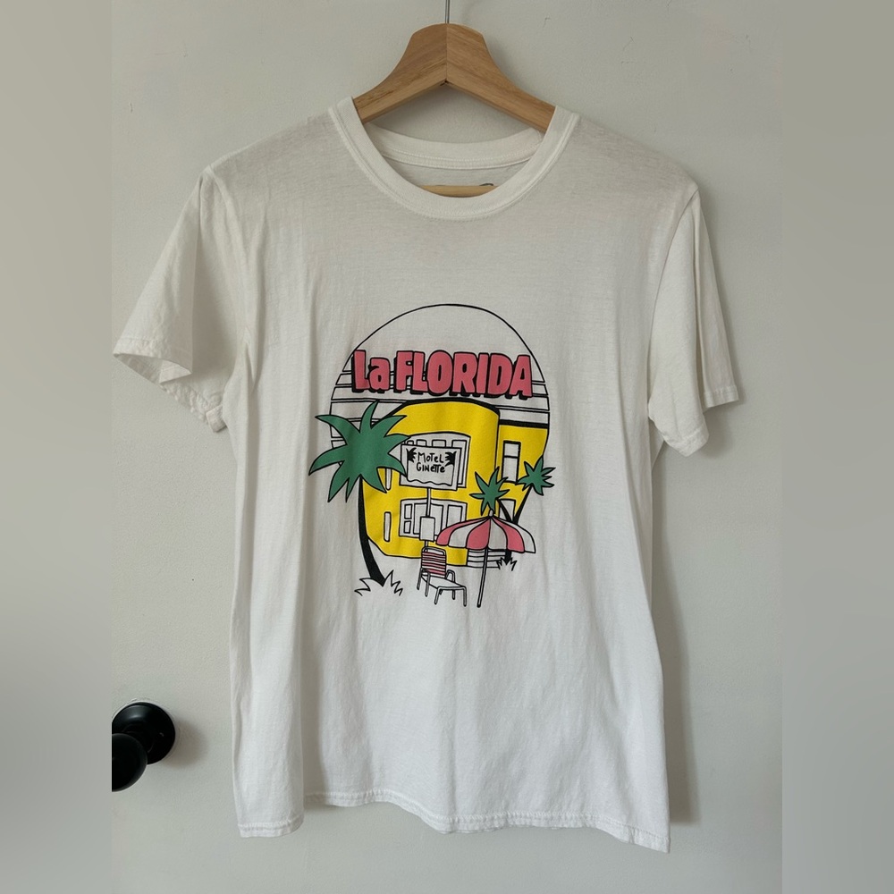 TAMÉLO WHITE GRAPHIC T-SHIRT SIZE M